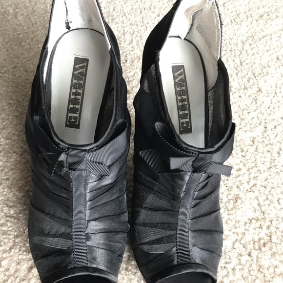 Vera Wang High Heels - Picture 3 of 8